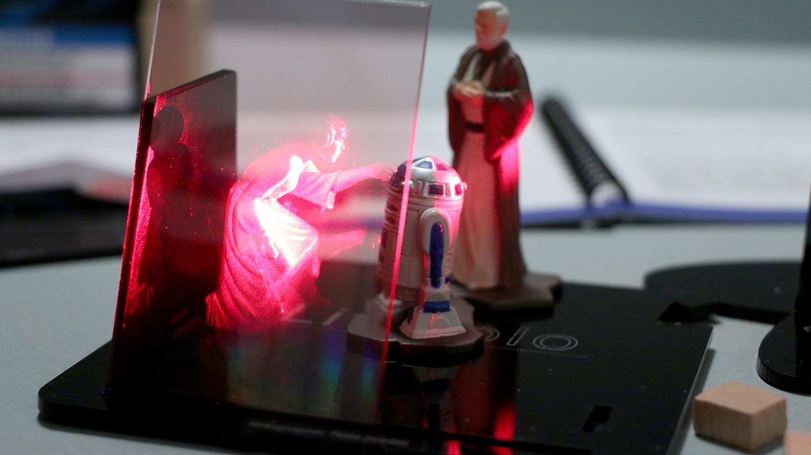 R2D2 Hologram with Leia